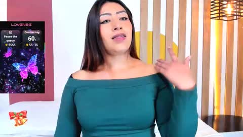 emmanaughty_ online show from December 16, 11:11 pm