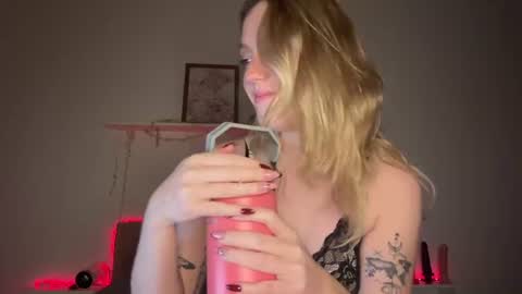 emmaonlyx1 online show from June 12, 2:54 am