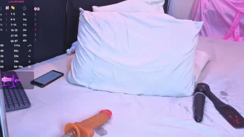 emmarouss1 online show from April 1, 1:41 pm