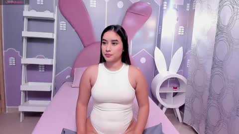 emmathompson__ online show from April 19, 2:23 am