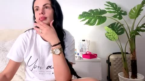 Emma online show from April 3, 7:10 pm