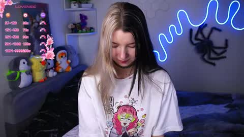 emmie_everly online show from April 14, 7:50 pm