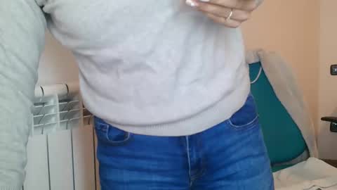 Snapshot of emmie_xxx chatting on October 22, 2:08 pm emmie online show from October 22, 2:08 pm