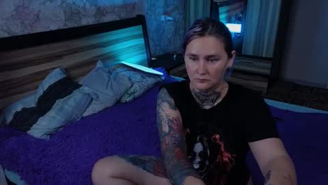 Snapshot of emmybrightj_ chatting on September 13, 6:21 pm Emmy Bright     50  online show from September 13, 6:21 pm