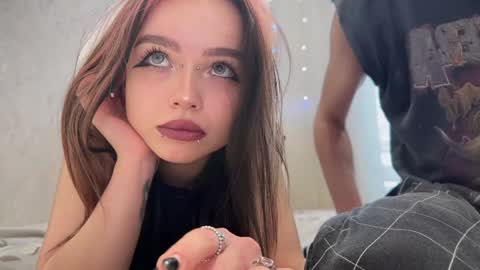 Snapshot of emo_couple666 chatting on February 1, 5:28 am Gabriel  Elizabeth online show from February 1, 5:28 am