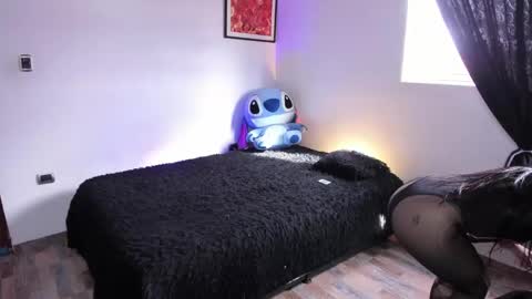 Im Emily would you like to help me reach 100  online show from September 22, 8:13 pm