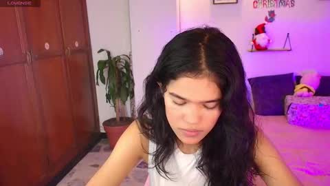 emycarver09 online show from December 1, 12:03 pm