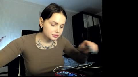 emydeliro online show from March 25, 9:10 pm