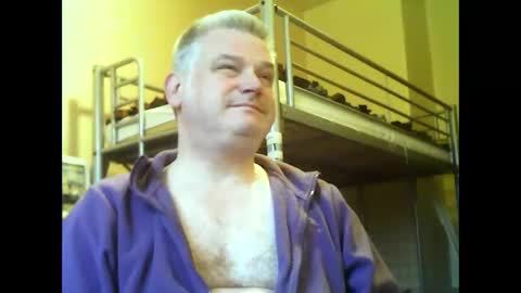 englishguysurrey online show from December 2, 8:14 am