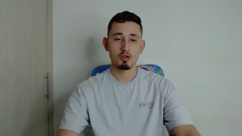 Snapshot of enzo_1408 chatting on September 11, 7:42 am enzo 1408 online show from September 11, 7:42 am