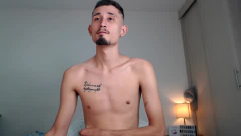 Snapshot of enzo_1408 chatting on December 31, 4:06 am enzo 1408 online show from December 31, 4:06 am