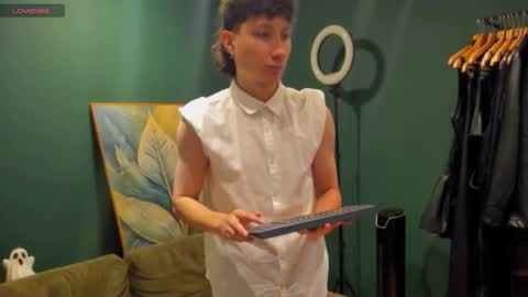 Snapshot of enzo_steel chatting on October 19, 6:07 am enzo_steel online show from October 19, 6:07 am