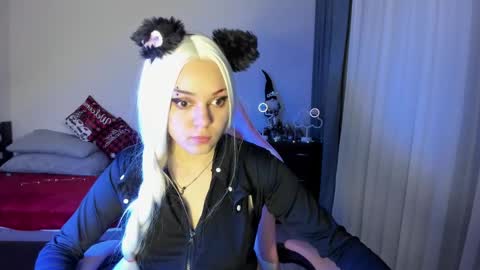 Erica online show from January 3, 5:10 pm