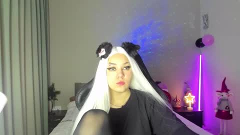 Erica online show from December 17, 11:39 am