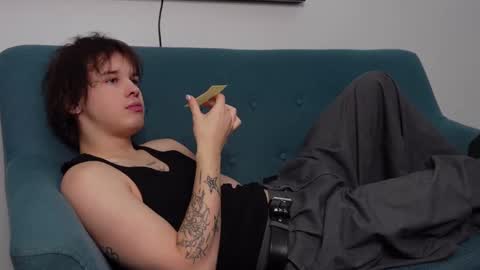 ERICK GRANT online show from February 1, 8:47 pm