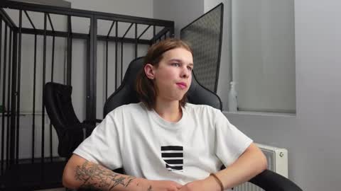 ERICK GRANT online show from October 3, 5:10 pm