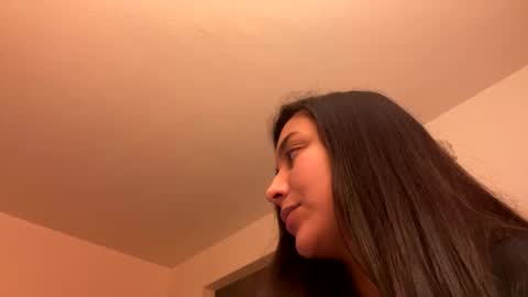 ErickaVee online show from December 14, 8:45 am