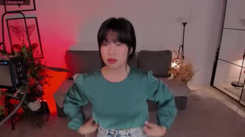 erika_kim online show from November 7, 5:43 am