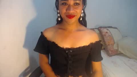 Snapshot of erika_madrigal chatting on January 21, 4:43 am erika_madrigal online show from January 21, 4:43 am