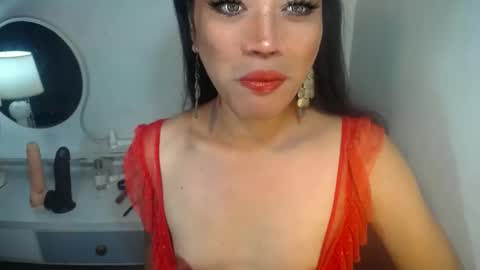 Snapshot of erika_madrigal chatting on September 22, 8:13 pm erika_madrigal online show from September 22, 8:13 pm