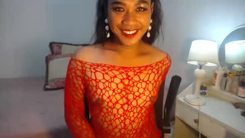 Snapshot of erika_madrigal chatting on February 3, 12:58 am erika_madrigal online show from February 3, 12:58 am