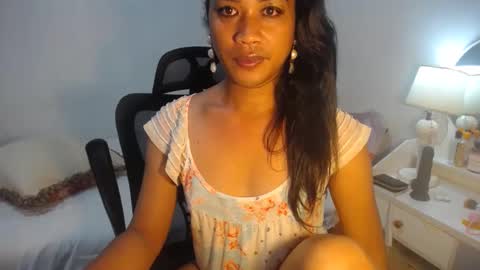 Snapshot of erika_madrigal chatting on February 12, 12:58 am erika_madrigal online show from February 12, 12:58 am
