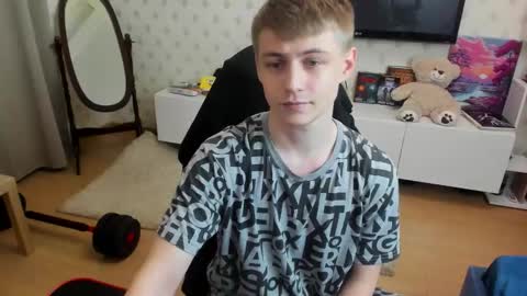 Max online show from December 19, 6:53 am