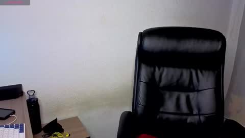 Snapshot of ernesto_rodriguez_82 chatting on October 18, 6:39 am ernesto rodriguez 82 online show from October 18, 6:39 am