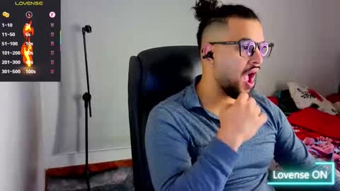 Snapshot of ernesto_rodriguez_82 chatting on October 22, 7:33 am ernesto rodriguez 82 online show from October 22, 7:33 am