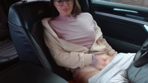 Snapshot of erotic_vibe chatting on October 18, 9:13 am Melissa online show from October 18, 9:13 am