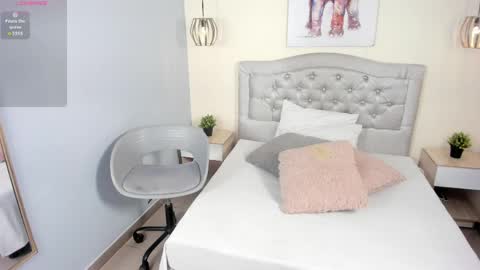 Escarlet online show from April 8, 11:57 am