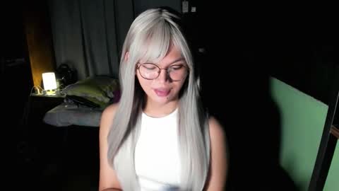 Snapshot of esilchan chatting on October 23, 2:35 am Chelliane online show from October 23, 2:35 am