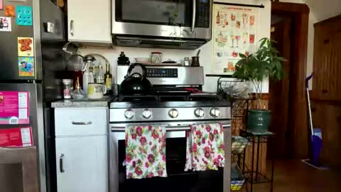 esimaralda online show from April 10, 8:24 pm