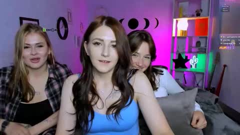 esma_shine online show from September 10, 7:59 pm