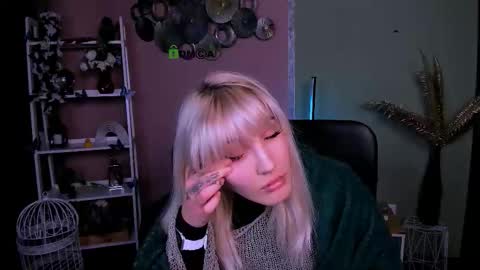 esma_shine online show from November 14, 3:09 am