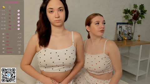 JuliaBella online show from December 8, 4:11 am