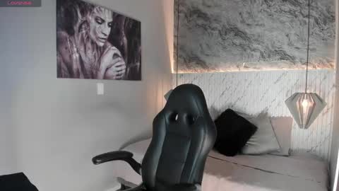 Esmeralda online show from April 13, 7:40 pm