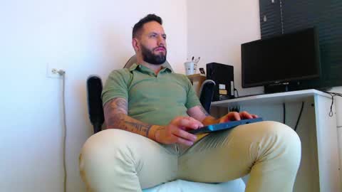 esteban online show from April 24, 8:11 pm