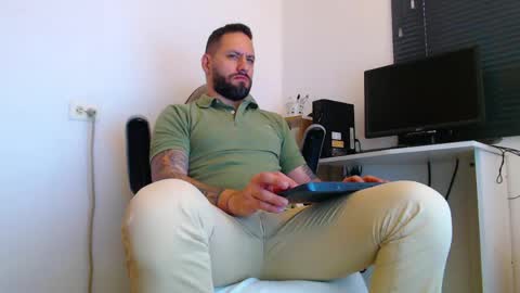 esteban online show from April 29, 7:51 pm