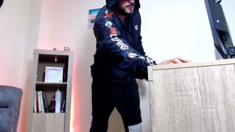 Esteban Fernandez online show from April 8, 6:38 am