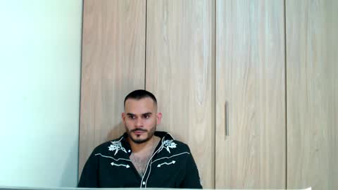 Snapshot of esteban_fer chatting on February 7, 11:45 pm Esteban Fernandez online show from February 7, 11:45 pm