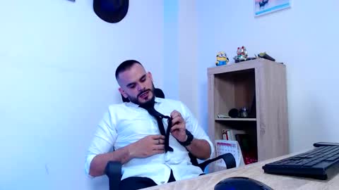 Esteban Fernandez online show from March 2, 7:15 am