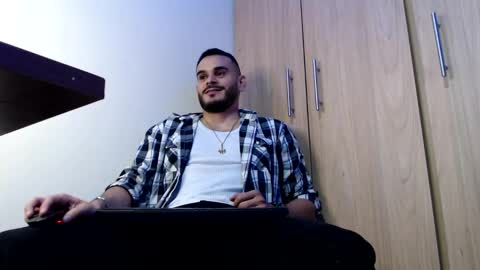 Snapshot of esteban_fer chatting on January 12, 1:11 am Esteban Fernandez online show from January 12, 1:11 am