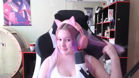 Kate online show from April 8, 8:06 am