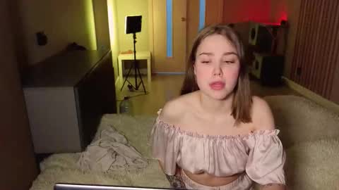 Estelle online show from February 5, 7:06 pm