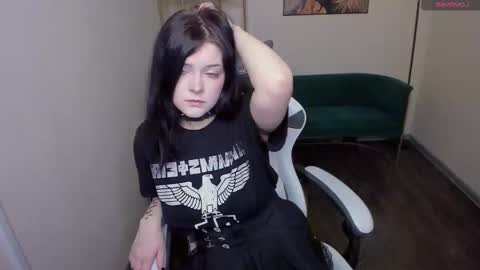 Ester  online show from March 28, 3:57 pm