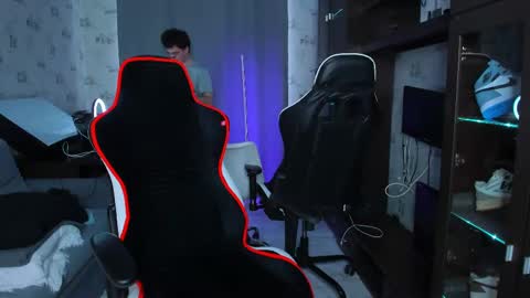 LOUIS online show from February 25, 9:09 am