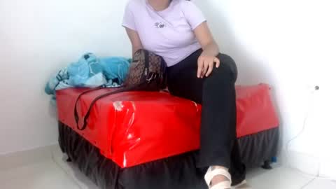 estrella online show from June 15, 7:28 pm
