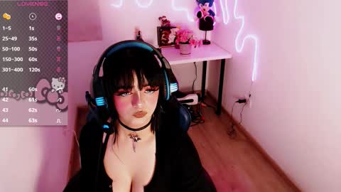 Moon online show from December 15, 7:54 pm