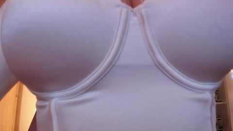 eternalmuse online show from February 8, 9:02 am